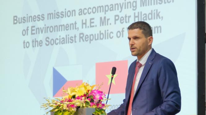 mzp_hladik_vietnam_forum001.jpg