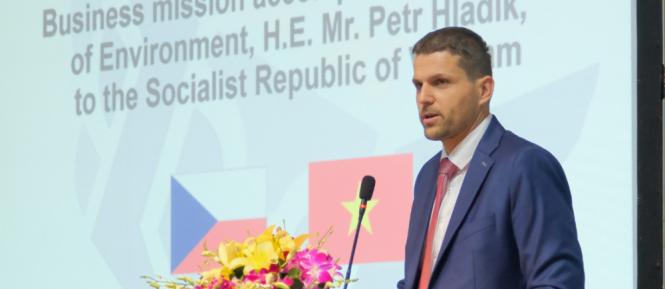 mzp_hladik_vietnam_forum001.jpg