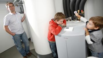 heat-pumps-g4e1ce2946_1920 Cropped(2).jpg