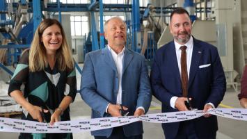 Ministr Igor Červený zahájil provoz nové linky na zpracování plastů