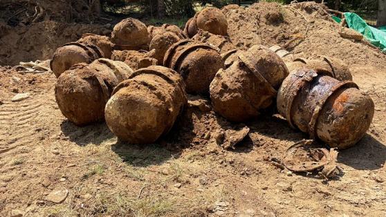 V Národním parku Šumava zůstaly stovky nebezpečných nádob s chemickými látkami